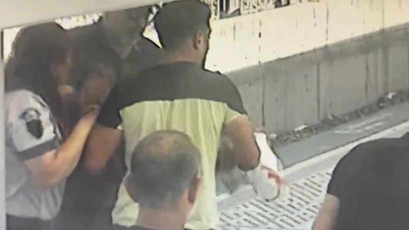 İZBAN’daki Dehşetin Görüntüsü Ortaya Çıktı! Ölüme Götüren Tartışma Kamerada - Resim : 2