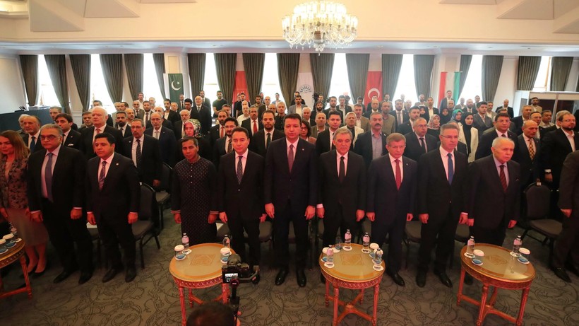 '4 Parti Birleşecek' İddiası! Başkanlık Koltuğu İçin Kritik İsim - Resim : 1