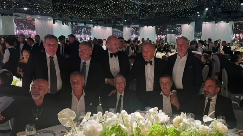 Yılın Düğünü Sosyal Medyayı Yıktı Geçti! Sporun Olay 5’lisi Nikah Şahidi Oldu, Gören İnanamadı - Resim : 2