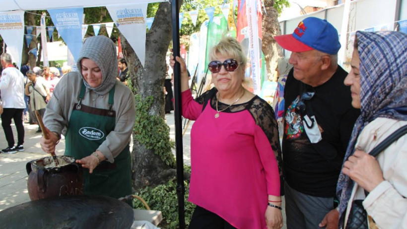 Dövülerek Yapılıyor Sakız Gibi Uzuyor: Tam 12 Saat Pişiyor, Yiyen Bağımlısı Oluyor - Resim: 2