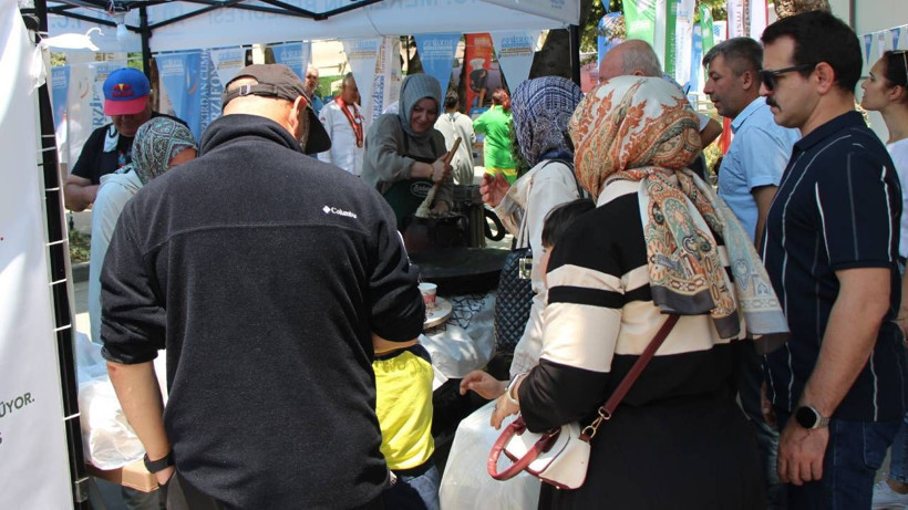Dövülerek Yapılıyor Sakız Gibi Uzuyor: Tam 12 Saat Pişiyor, Yiyen Bağımlısı Oluyor - Resim: 3