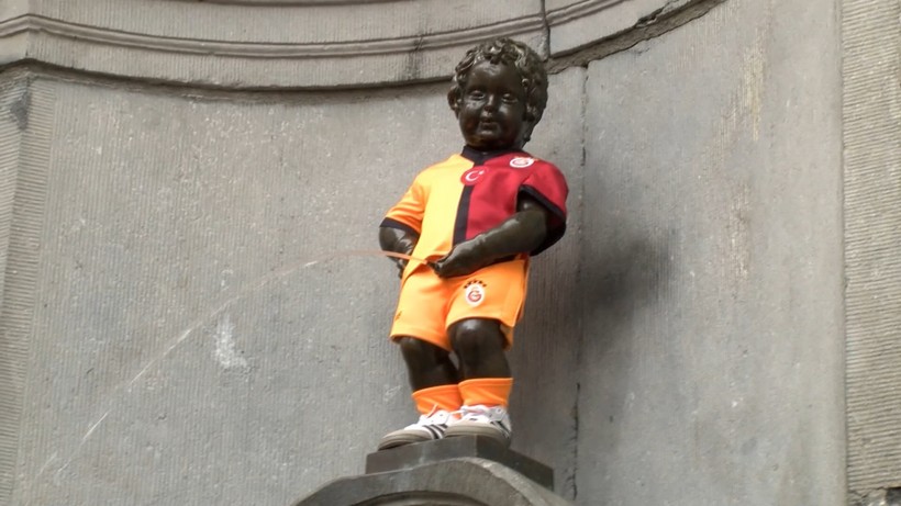 Galatasaray'dan Tarihte Bir İlk! 406 Yıllık Heykele İlk Kez Türk Forması Giydirildi - Resim : 2