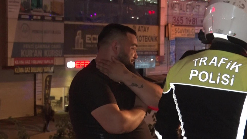 Pendik'te Feci Kaza! Hepsi Birbirine Girdi: 1'i Çocuk 5 Yaralı - Resim : 1