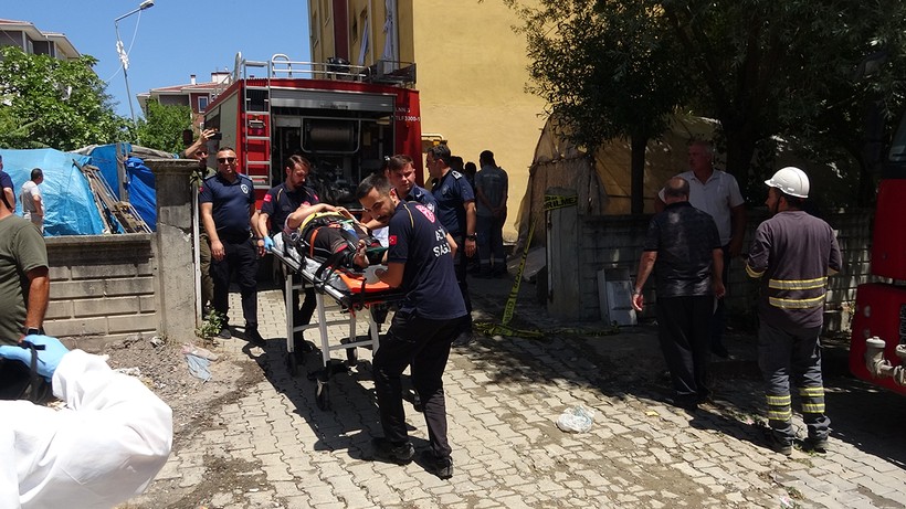 6 Katlı Apartmanda Korku Dolu Anlar…Kapı, Pencereler Parçalandı, Duvarlar Yıkıldı… 10 Ambulans Mahalleyi Ayağa Kaldırdı - Resim : 2