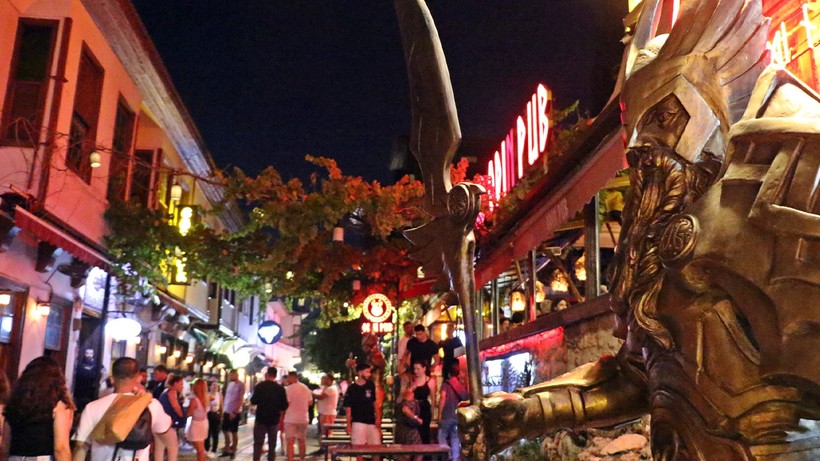 Ne Çeşme ne de Bodrum! 82 Kişilik Nüfusu Geceleri 10 Bin Oluyor… Tek Bir Sebebi Var - Resim : 2