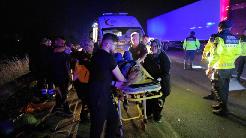 Otoyolda Feci Kaza! 7 Yaralı - Resim : 1