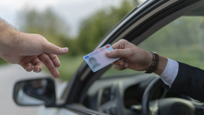 Ehliyet Sahipleri Dikkat! Bu Tarihi Kaçıran Dizlerini Dövecek: 15 TL'lik Ücret 7 Bin 438 TL'ye Fırlayacak - Resim: 4