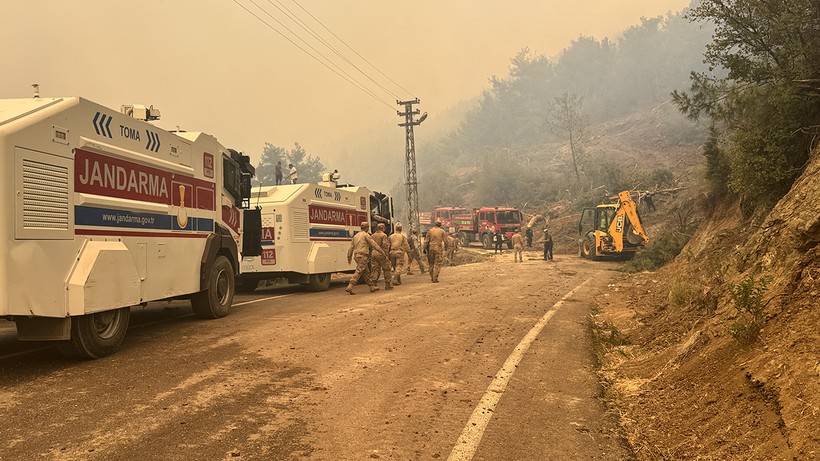 Alevlerin Minik Kahramanları! Hatay’da Konteyner Kentteki Çocuklardan Yangına Anlamlı Destek - Resim : 3