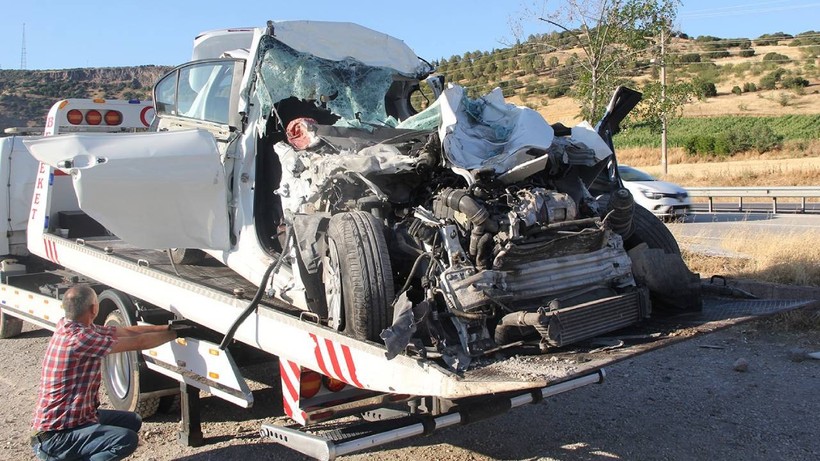 Manisa'da Katliam Gibi Kaza! Baba ve 3 Çocuğu Hayatını Kaybetti - Resim : 1