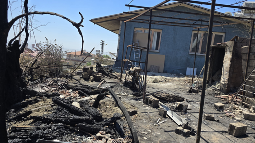 İzmir, Hatay, Bilecik… Türkiye’nin 'Yürek Yakan Kara'sı! Alevler Yuttu Geriye Gözyaşı Kaldı, İşte Yangının En Acı Fotoğrafları - Resim: 4