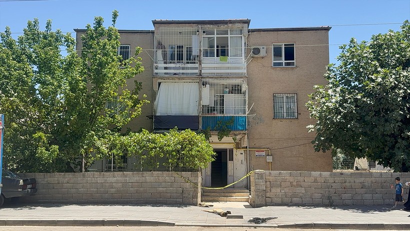 Tüm Aileye Sıçrayan 'Baba Dehşeti'... 'Öyle İntihar Edilmez' Dedi Eşi ve Kızlarını Yaktı - Resim : 2