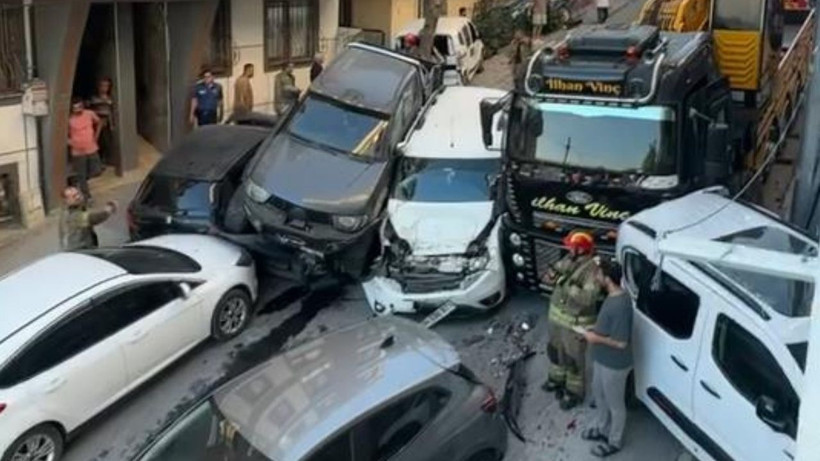 Başakşehir'de Faciadan Dönüldü: Vinç, Park Halindeki 23 Aracı Biçti - Resim : 1