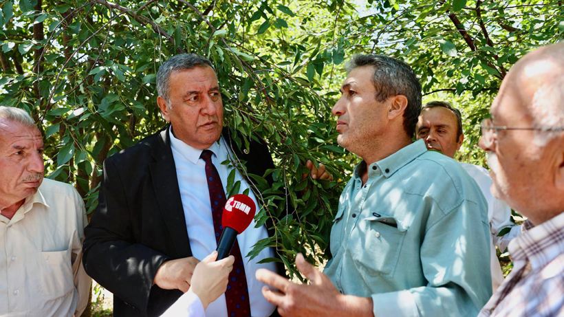 Emekleri Felaketle Heba Olan Çiftçiden Acı Feryat: 'Cepte Para Yok, Veresiye ile Yaşıyoruz' - Resim : 3