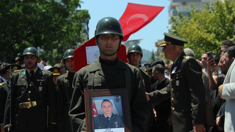 Acı Tüm Yurdu Sardı: Türkiye Şehitlerine Gözyaşlarıyla Veda Etti! Yürekleri Dağlayan Anlar - Resim : 2