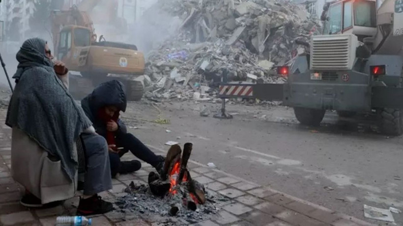 Depremde 96 Kişiye Mezar Olmuştu: Yapsatçı, Mahkeme Heyetine Küfretti - Resim : 1