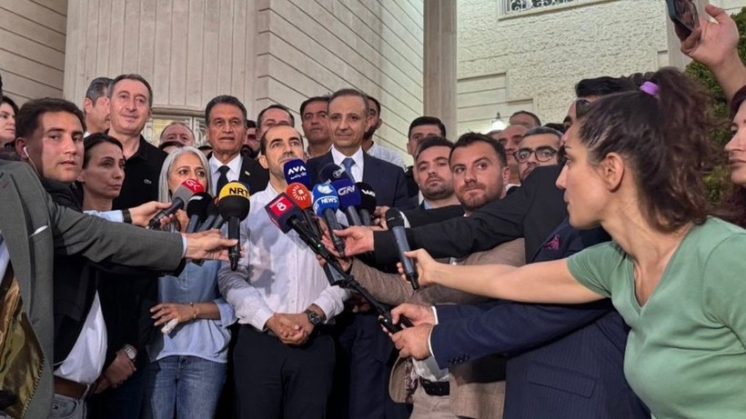 Terör Örgütü PKK Silah Bırakacak: DEM Parti Heyeti Süleymaniye'de! Resmi Törenle Karşılandılar - Resim : 3