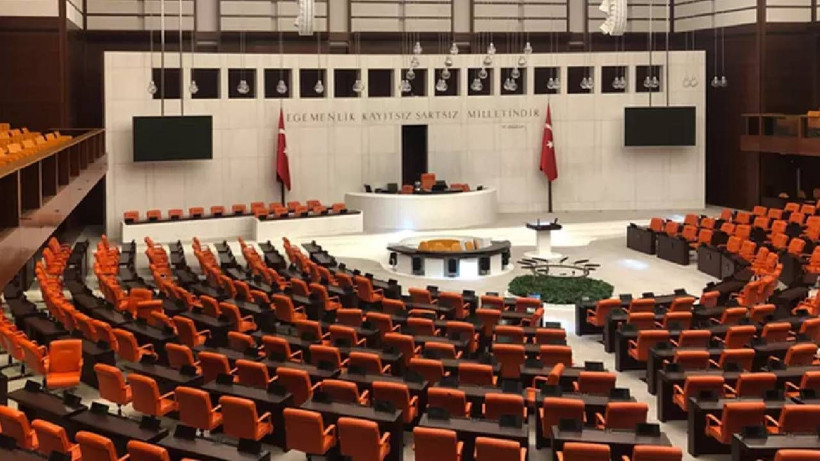 Meclis’te Kabul Edildi: Haftalık İzin Kuralları Değişti! Artık 6 Gün Çalışıp 1 Gün İzin Yapılmayacak - Resim: 1