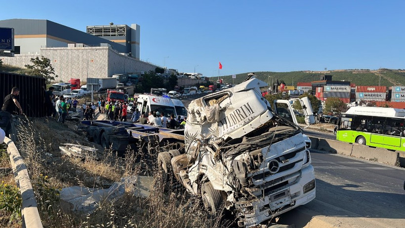 Kocaeli'de Katliam Gibi Kaza! Hepsi Birbirine Girdi: 5 Ölü ve Yaralı Var - Resim : 1