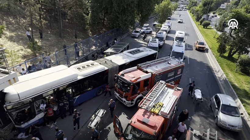 Ankara'da Belediye Otobüsü Kaza Yaptı! 27 Kişi Yaralandı - Resim : 1