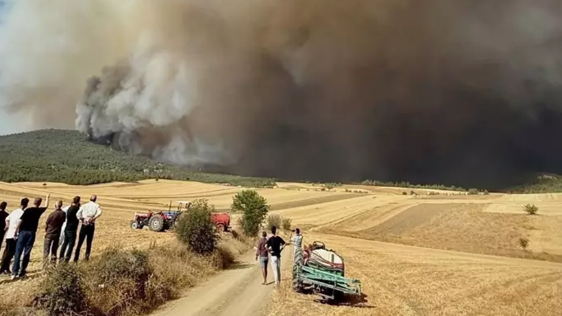 Dört İlde Alev Çemberi! Biri Bitiyor Yenisi Başlıyor... Hayvanlar, Araçlar, Evler Ne Var Ne Yoksa Yandı - Resim : 2