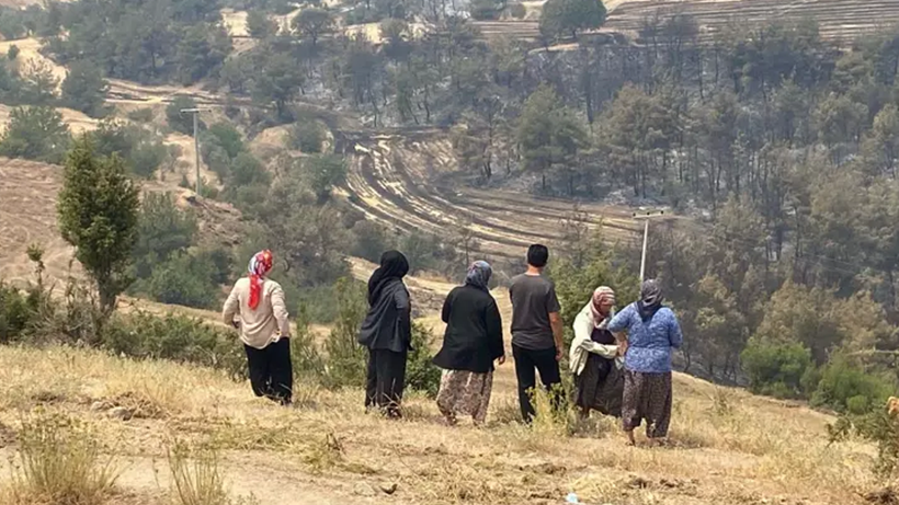 Dört İlde Alev Çemberi! Biri Bitiyor Yenisi Başlıyor... Hayvanlar, Araçlar, Evler Ne Var Ne Yoksa Yandı - Resim : 1