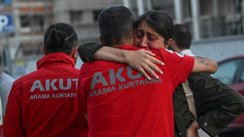 Adli Tıp Önünde Acı Bekleyiş! Bakan Memişoğlu'na Ağlayarak İsyan Etti: 'Öldü mü, Kaldı mı, Nerede?' - Resim : 3