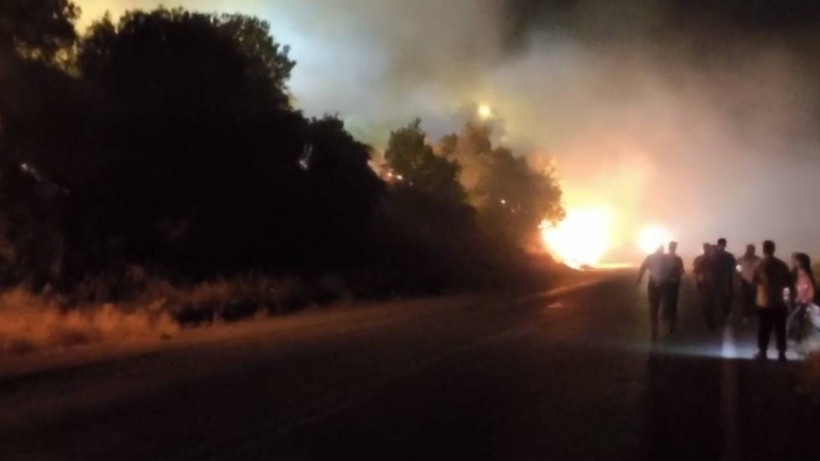 Orman Yangınları Yurdu Sardı! Biri Biterken Diğeri Başlıyor, Alevlerle Amansız Mücadele Gece Gündüz Sürüyor - Resim : 19