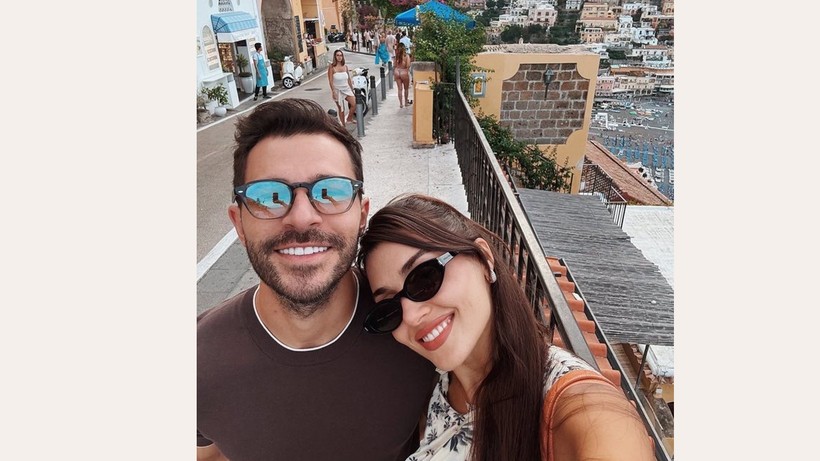 Hande Erçel ve Hakan Sabancı’dan Aşk Dolu Paylaşım! Romantik Pozlar Olay Oldu - Resim : 2