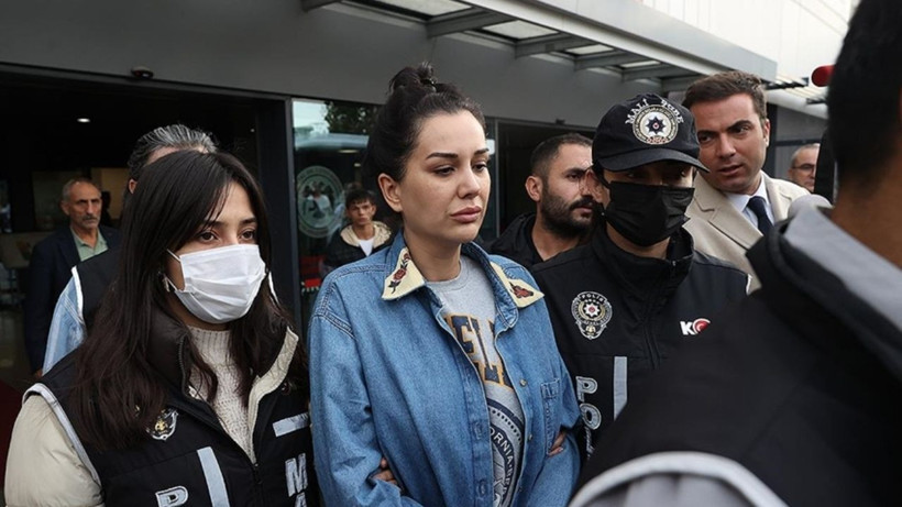 Bakırköy'de Güzellik Merkezine Silahlı Saldırı: Kurşun Yağdırdı! Dikkat Çeken Tabela Detayı - Resim: 3