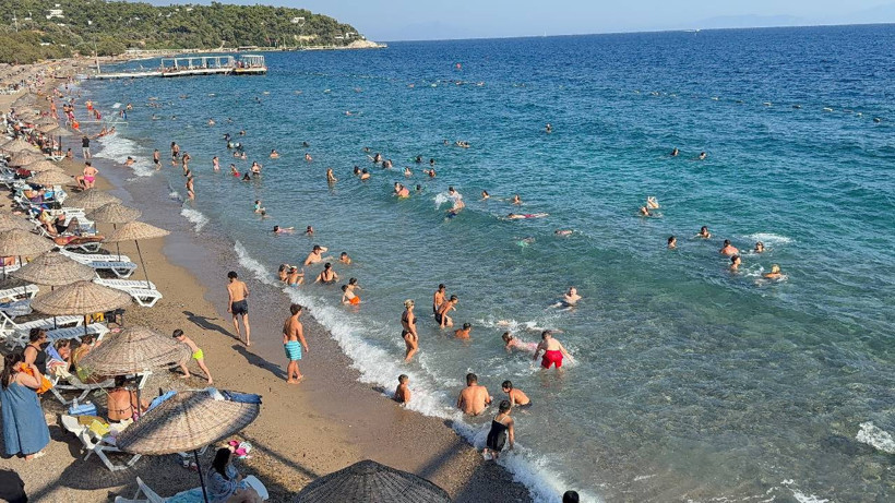 Yazlık Bölgede Turizm Alarmı! Nufüs 200 Binden 800 Bine Çıktı, Plajlarda Yer Kalmadı - Resim : 1