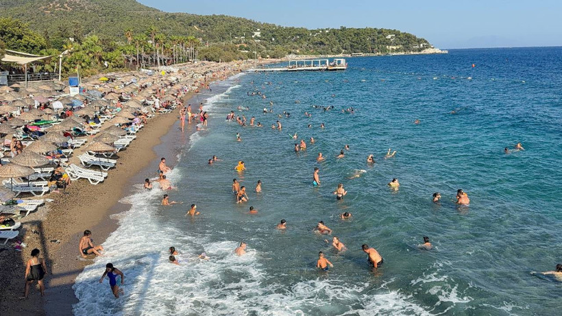 Yazlık Bölgede Turizm Alarmı! Nufüs 200 Binden 800 Bine Çıktı, Plajlarda Yer Kalmadı - Resim : 2