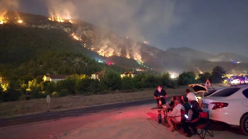 Karabük’te 2 Gün Arayla Orman Yangını! Herkes Bu Görüntüyü Konuşuyor… Ateş Çemberinde Kıl Payı Kurtuluş - Resim : 6