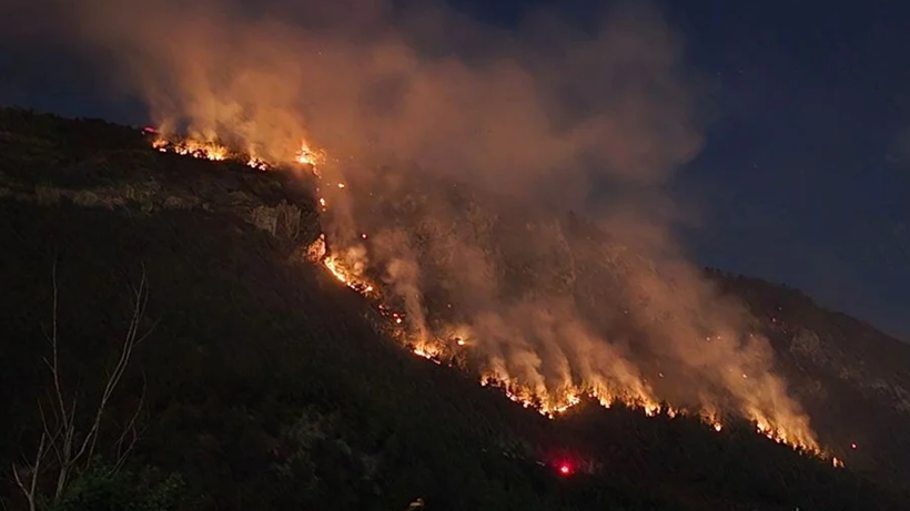 Karabük’te 2 Gün Arayla Orman Yangını! Herkes Bu Görüntüyü Konuşuyor… Ateş Çemberinde Kıl Payı Kurtuluş - Resim : 3