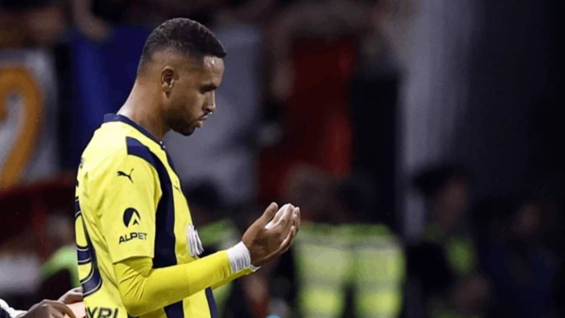 Fenerbahçe'de Feyenoord Mağlubiyeti Sonrası Deprem! Mourinho 24 Milyon Euroluk Yıldızın Biletini Kesti: Gözüm Seni Görmesin - Resim: 3