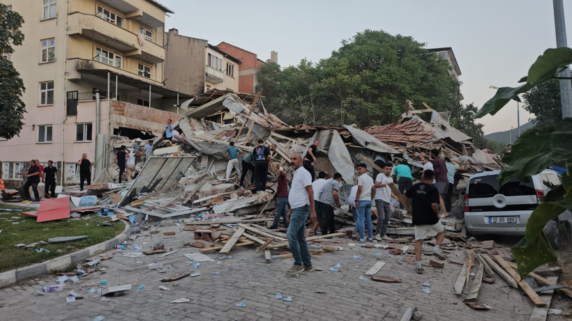 Balıkesir'de 6.1 Büyüklüğünde Deprem! İstanbul'da da Hissedildi - Resim : 8