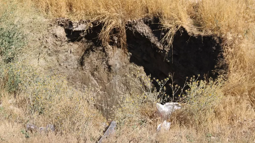 Balıkesir'deki 6.1'lik deprem sonrası Eskişehir'de Ortaya Çıktı! Köylüler Panikte! Gören Bakamıyor - Resim : 1