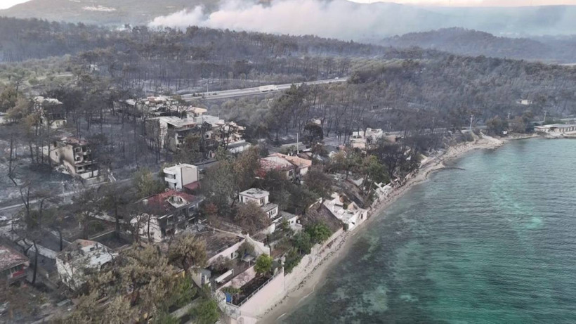 Güzelyalı’da Villalar Kül Oldu: Yangının Bıraktığı Hasar Havadan Görüntülendi - Resim : 1