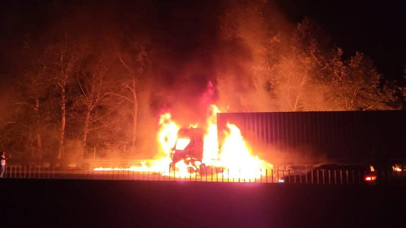 Kocaeli Yanıyor! Rüzgarın Etkisiyle Büyüdü, Tahliyeler Başladı - Resim : 1