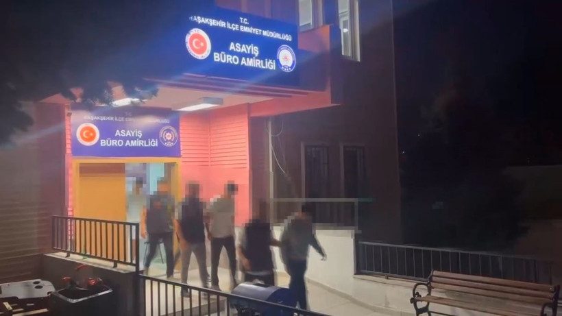 Hızla Yayıldı, Paniğe Neden Oldu! Başakşehir'de Film Gibi Kurgu... Silahlı Şovun Sonu Karakol Oldu - Resim : 3