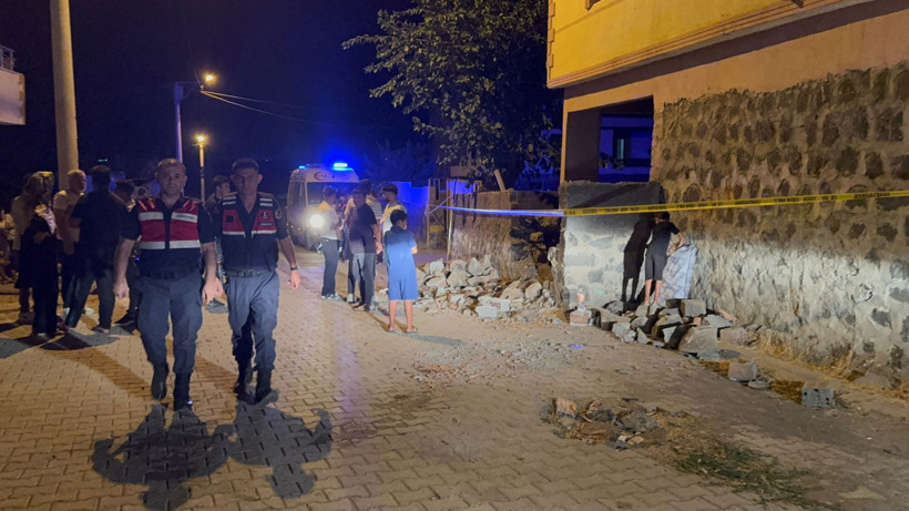 Diyarbakır’da Balkon Faciası! İkisi Bebek 5 Kişi Metrelerce Yüksekten Betona Düştü - Resim : 1