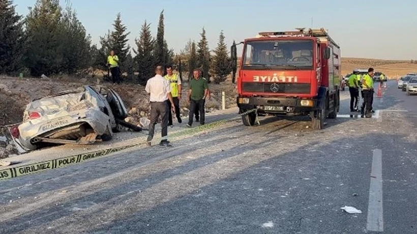 Gaziantep’te Can Pazarı! İki Otomobil Kafa Kafaya Çarpıştı: 3 Ölü 3 Yaralı - Resim : 2