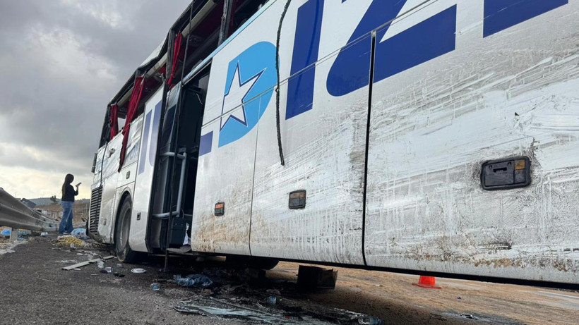 Kuzey Marmara Otoyolu'ndaki Yolcu Otobüsü Kazasının Görüntüleri Ortaya Çıktı! 4 Can Kaybı, 26 Yaralı - Resim : 2