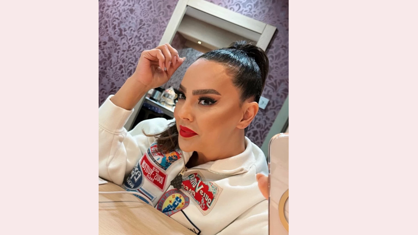 Ebru Gündeş’ten Radikal İmaj Değişikliği! 90’lara Damga Vuran Moda Trendi Tarih Oldu - Resim : 4