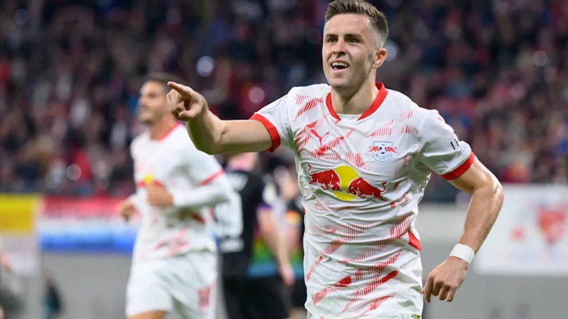 Fenerbahçe'den Orta Sahaya Bomba Takviye! Jose Mourinho 12 Milyon Euroluk Orta Sahayı Kaptı: Hayırlı Uğurlu Olsun - Resim: 3