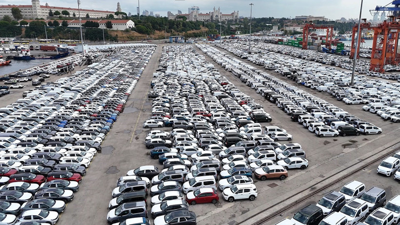 Yer: Haydarpaşa Limanı... Binlercesi Bekliyor, Hepsi Sıfır - Resim : 1