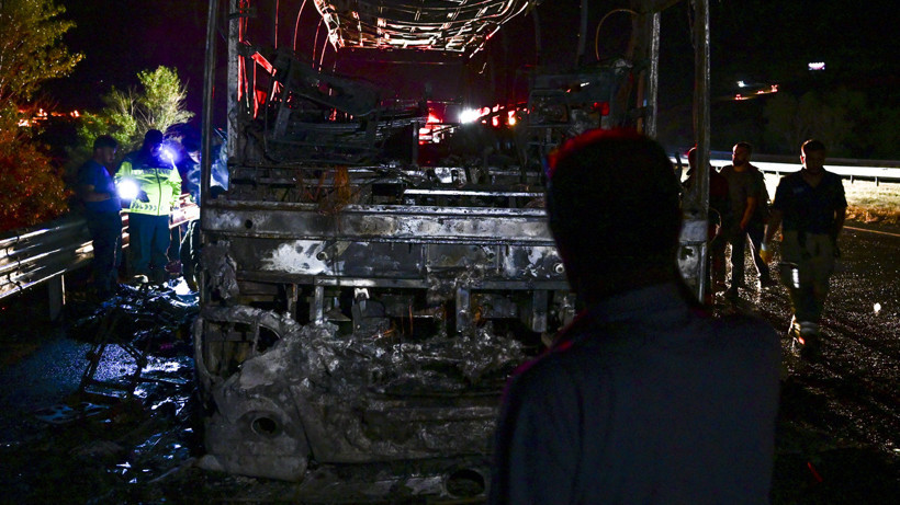 Ankara'da Korkunç Anlar... Seyir Halindeki Yolcu Otobüsü Alev Topuna Döndü - Resim : 2