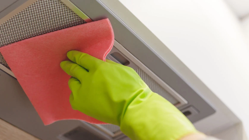 Ne Ovalamaya Gerek Var Ne Çitilemeye! Mutfak Aspiratörlerini Saniyeler İçinde Tertemiz Yapıyor - Resim : 1