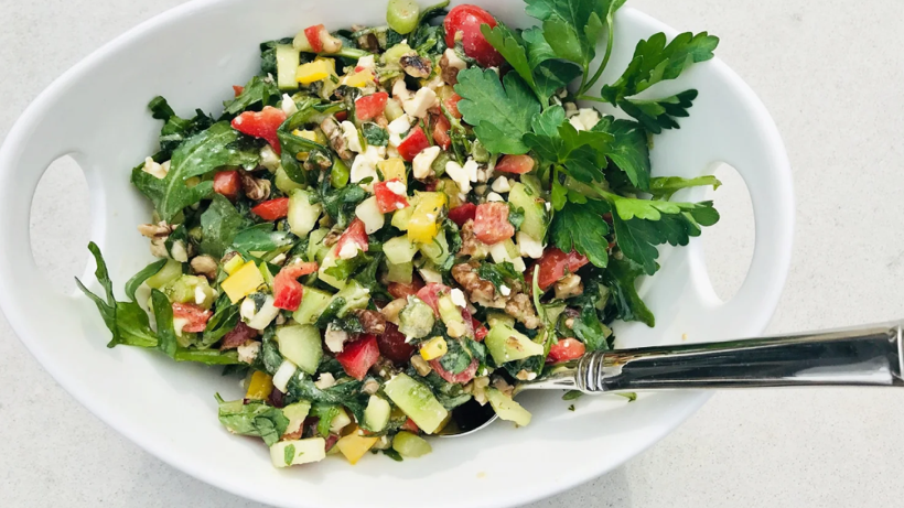 Salatada Kaşık Bırakmak Sadece Görgü Kusuru Değilmiş! Meğer Sağlığımızla Oynuyormuşuz - Resim : 1