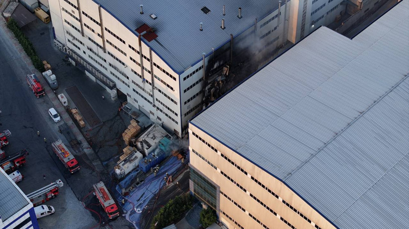 Arnavutköy'de Fabrika Yangını Kontrol Altına Alındı - Resim : 2