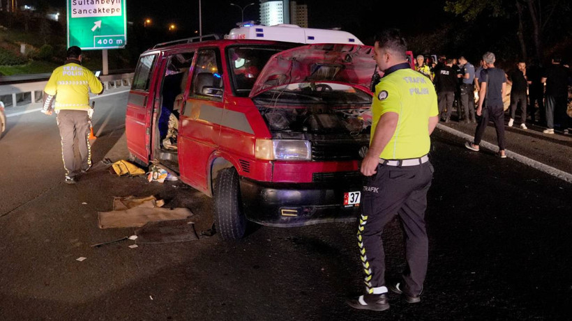Sultanbeyli'de Minibüsler Çarpıştı! 9 Yaralı - Resim : 1